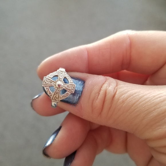 Silver ring - Picture 2 of 3